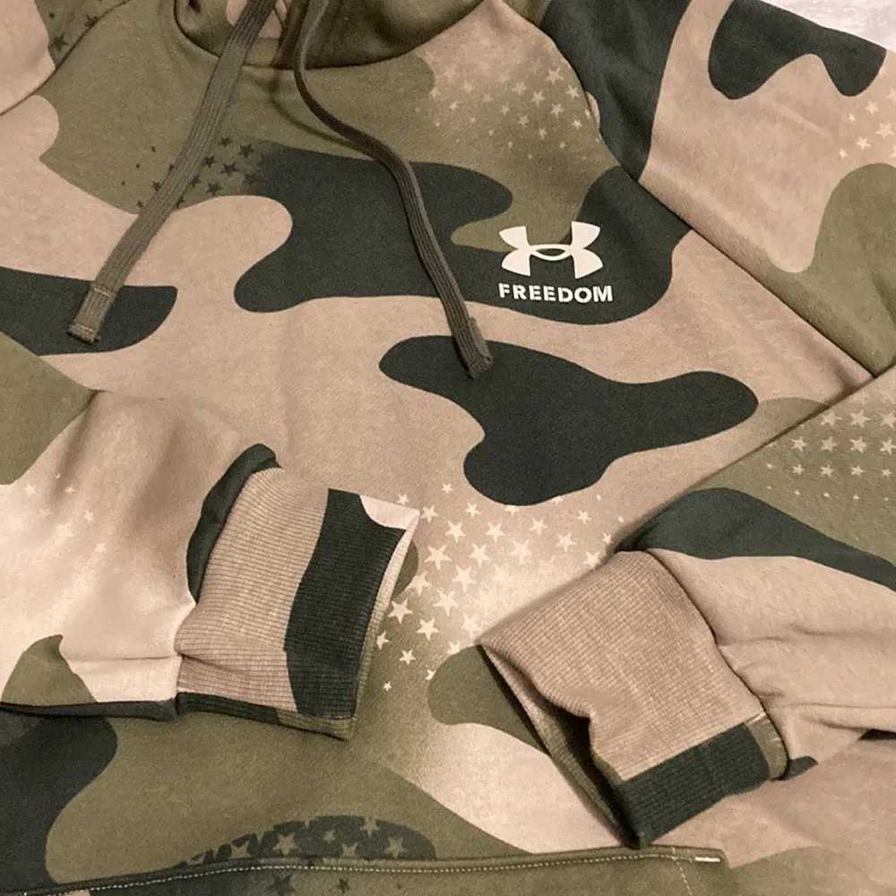 NWT Under Armour Freedom Camo Hoodie - Picture 2 of 10